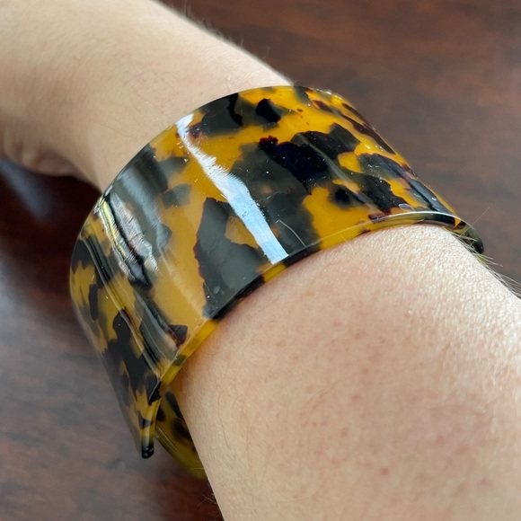 Tortoise shell cellulose acetate wide cuff bracelet bangle - Picture 5 of 10
